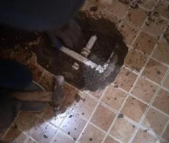 富蕴卫生间漏水维修公司为您分享下卫生间渗水如何处理及注意事项